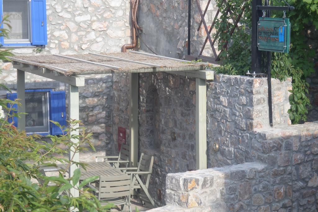 To Petradi Apartment Avgonima Exterior photo